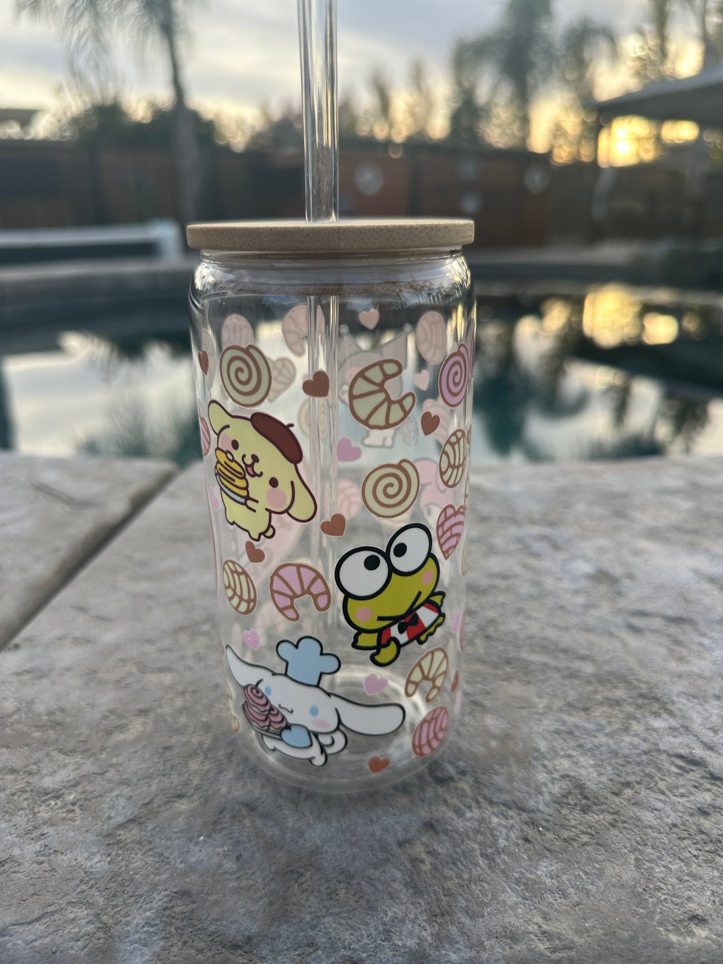 Sanrio Cafecito y chisme glass can