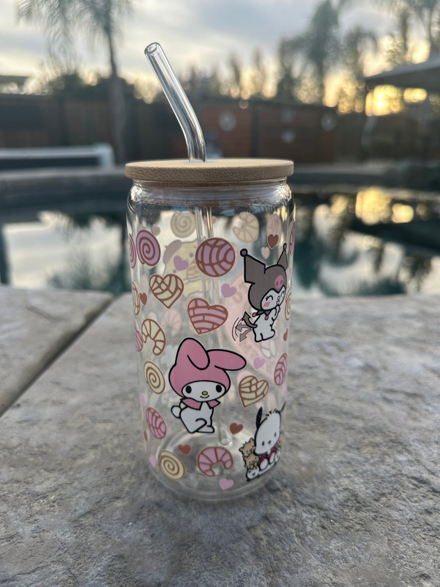 Sanrio Cafecito y chisme glass can