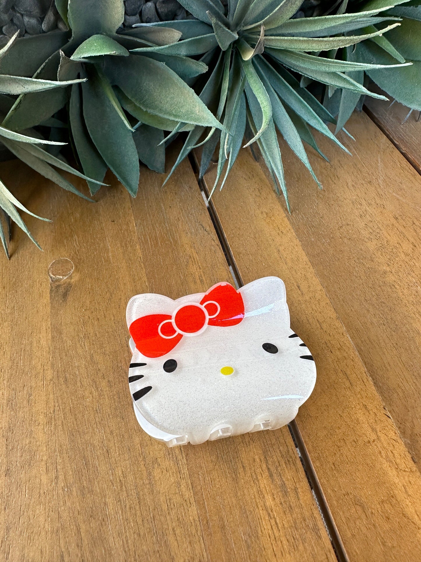 Kawaii Hair Clips | Hair accessories | Sanricore | cute hair accessories | gift ideas | hair claw | Kuro | Kawaii | Hair Clips | cutecore