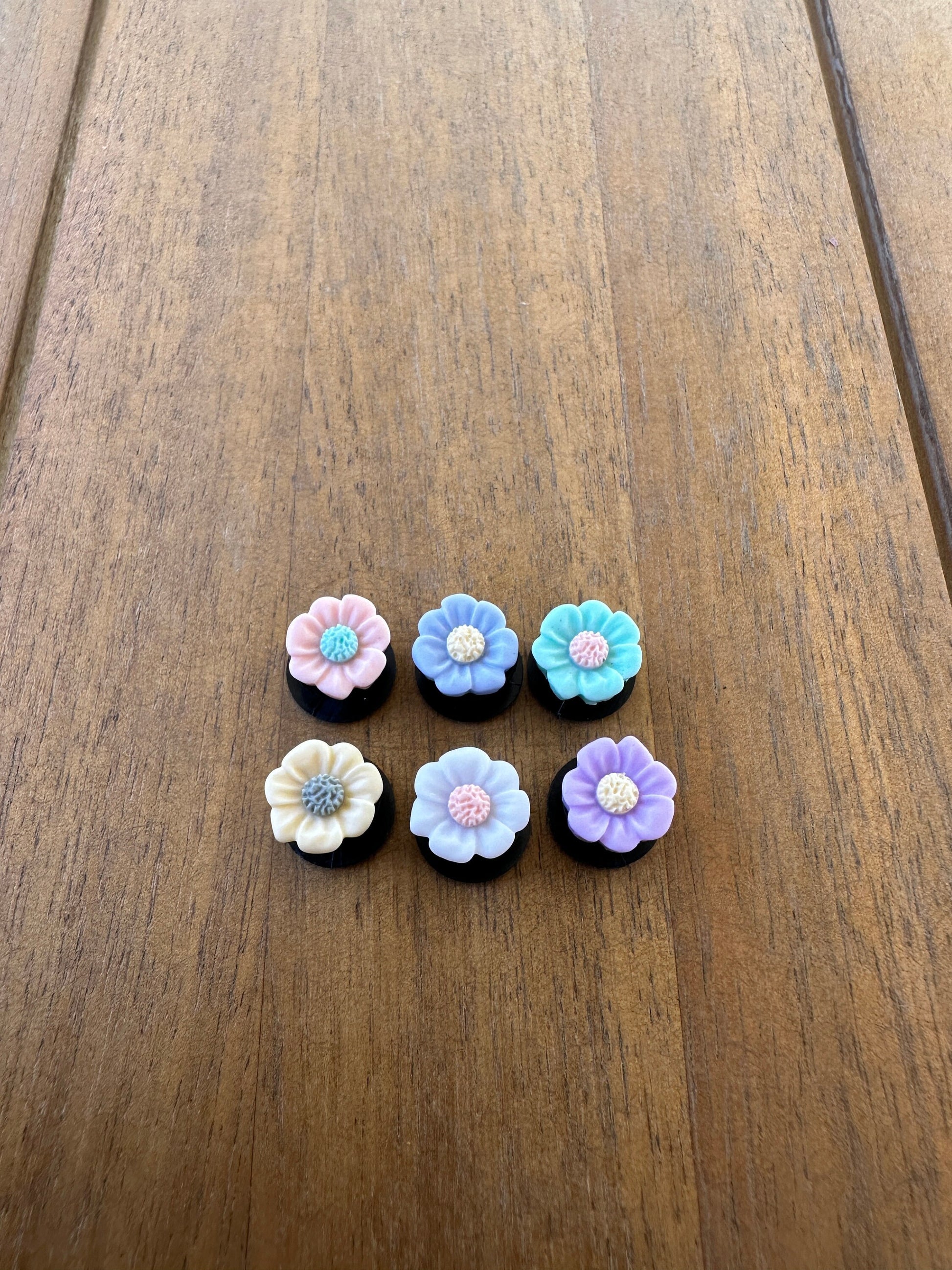 Flower Shoe Charms |Pastels |Mini flowers | Small flower |Shoe charm | Cute | Shoe charms | Tiny | Kawaii | Soft colors |floral | Lavender